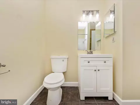 Bath - 5 Hunters Gate Ct, Silver Spring, MD 20904 photo 4 of 6