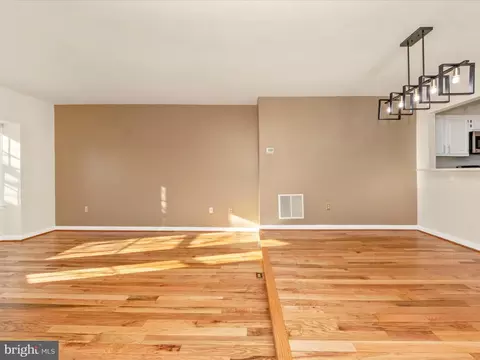 Living - 5 Hunters Gate Ct, Silver Spring, MD 20904 photo 6 of 9
