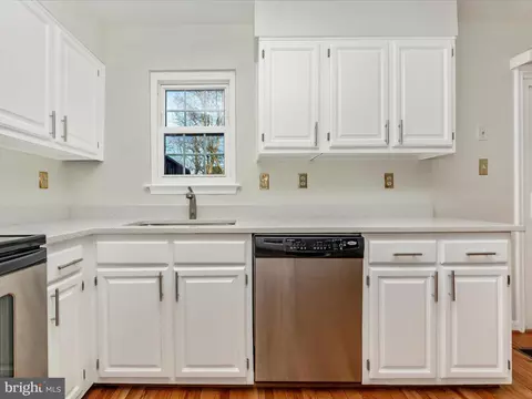Kitchen - 5 Hunters Gate Ct, Silver Spring, MD 20904 photo 3 of 5