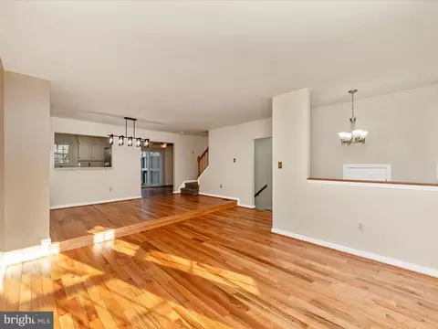Living - 5 Hunters Gate Ct, Silver Spring, MD 20904 photo 3 of 9