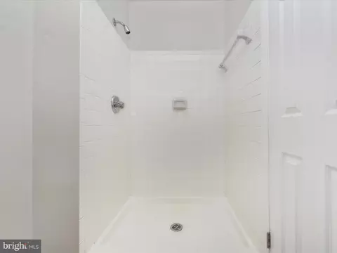 Bath - 5 Hunters Gate Ct, Silver Spring, MD 20904 photo 5 of 6