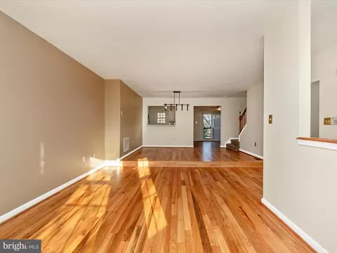 Living - 5 Hunters Gate Ct, Silver Spring, MD 20904 photo 2 of 9