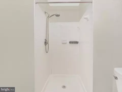 Bath - 5 Hunters Gate Ct, Silver Spring, MD 20904 photo 2 of 6