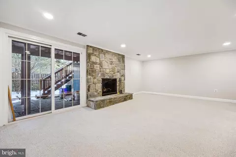 Living - Undisclosed, Potomac, MD 20854 photo 6 of 7