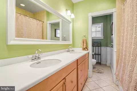 Bath - 2509 Forest Glen Rd, Silver Spring, MD 20910 photo 2 of 4