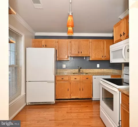 Kitchen - 54 Pennydog Ct #108, Silver Spring, MD 20902 photo 2 of 2
