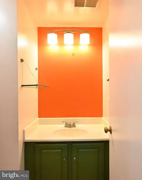 Bath - 54 Pennydog Ct #108, Silver Spring, MD 20902 photo 1 of 1