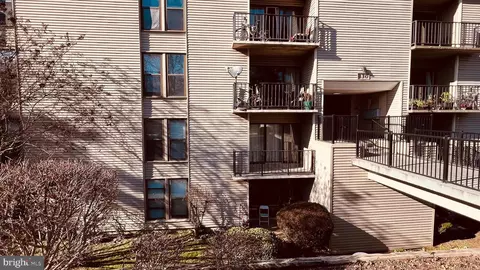 130 Duvall Ln #101, Gaithersburg, MD 20877