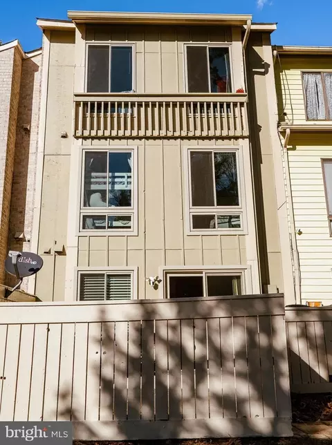 10346 Ridgeline Dr, Gaithersburg, MD 20886