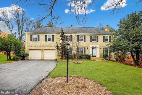 8836 Copenhaver Dr, Potomac, MD 20854
