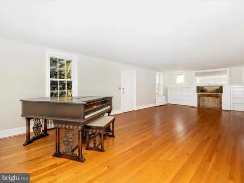 Living - 19810 Peach Tree Rd, Dickerson, MD 20842 photo 1 of 11