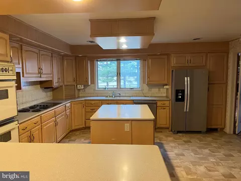 Kitchen - 19810 Peach Tree Rd, Dickerson, MD 20842 photo 4 of 6