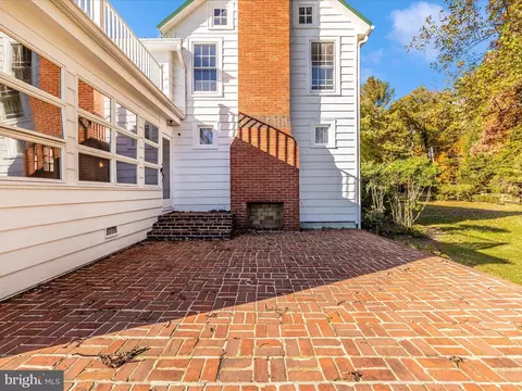 Exterior - 19810 Peach Tree Rd, Dickerson, MD 20842 photo 7 of 17
