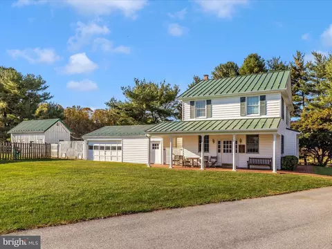 Exterior - 19810 Peach Tree Rd, Dickerson, MD 20842 photo 11 of 17
