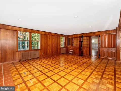 Living - 19810 Peach Tree Rd, Dickerson, MD 20842 photo 7 of 11