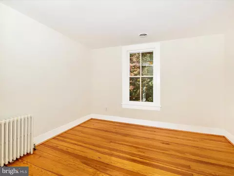 Bedroom - 19810 Peach Tree Rd, Dickerson, MD 20842 photo 8 of 11