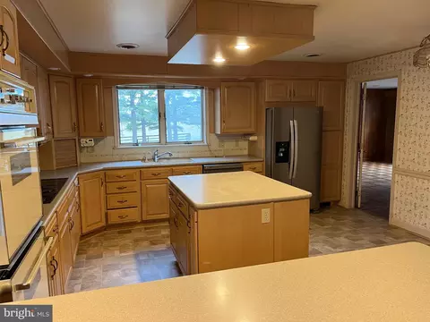 Kitchen - 19810 Peach Tree Rd, Dickerson, MD 20842 photo 6 of 6