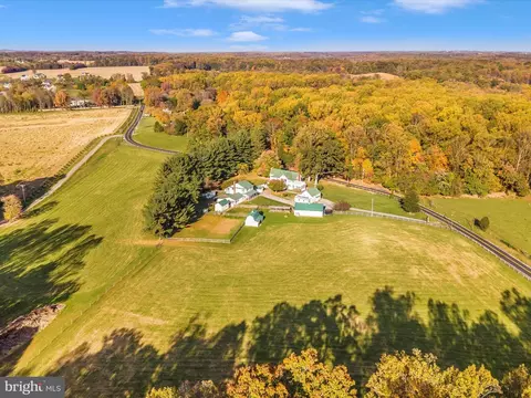 View/Area - 19810 Peach Tree Rd, Dickerson, MD 20842 photo 3 of 10