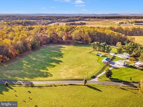 View/Area - 19810 Peach Tree Rd, Dickerson, MD 20842 photo 1 of 10