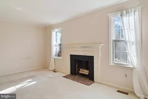 Living - 1046 Windrush Ln #38, Sandy Spring, MD 20860 photo 2 of 8