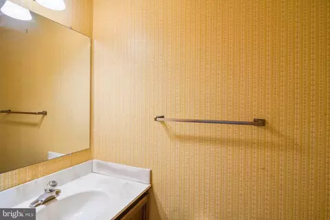 Entry Way - 1046 Windrush Ln #38, Sandy Spring, MD 20860 photo 4 of 7