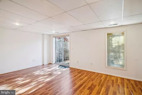 Living - 1046 Windrush Ln #38, Sandy Spring, MD 20860 photo 6 of 8