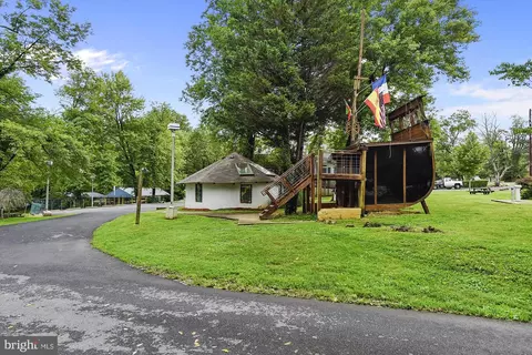 Exterior - 1046 Windrush Ln #38, Sandy Spring, MD 20860 photo 13 of 15