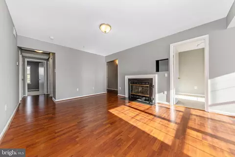 Living - 14911 Cleese Ct #4BF, Silver Spring, MD 20906 photo 4 of 5