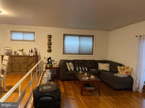 1112 Downs Dr, Silver Spring, MD 20904 photo 4