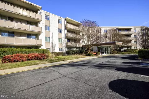 7501 Democracy Blvd #B-327, Bethesda, MD 20817