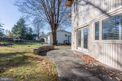 Exterior - 11237 Korman Dr, Potomac, MD 20854 photo 4 of 5