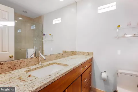 Bath - 11237 Korman Dr, Potomac, MD 20854 photo 5 of 6