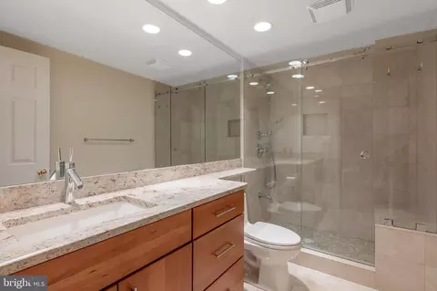 Bath - 11237 Korman Dr, Potomac, MD 20854 photo 6 of 6