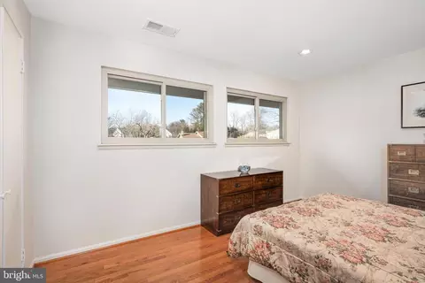 Bedroom - 11237 Korman Dr, Potomac, MD 20854 photo 4 of 8