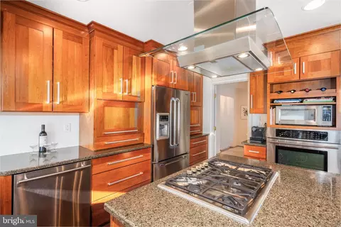 Kitchen - 11237 Korman Dr, Potomac, MD 20854 photo 4 of 5