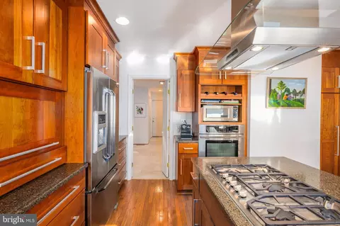 Kitchen - 11237 Korman Dr, Potomac, MD 20854 photo 5 of 5