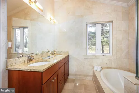 Bath - 11237 Korman Dr, Potomac, MD 20854 photo 2 of 6