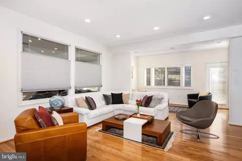 Living - 11237 Korman Dr, Potomac, MD 20854 photo 2 of 2
