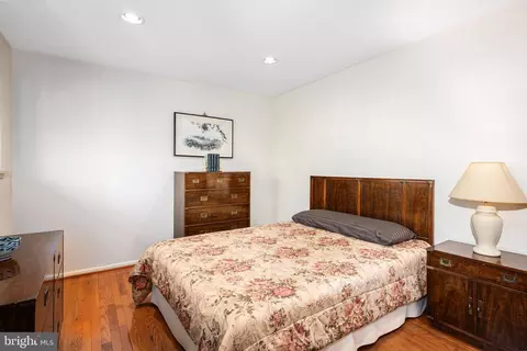 Bedroom - 11237 Korman Dr, Potomac, MD 20854 photo 5 of 8