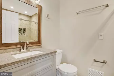 133 Kinsman View Cir, Silver Spring, MD 20901 photo 21