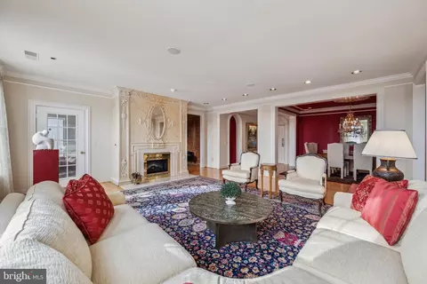 701 Fallsgrove Dr #408, Rockville, MD 20850
