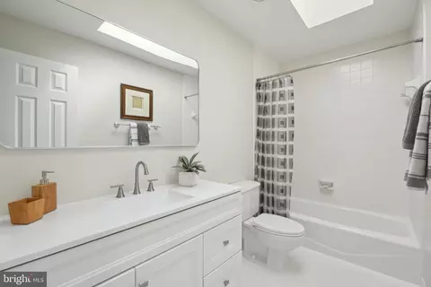 15301 Watergate Rd, Silver Spring, MD 20905 photo 28