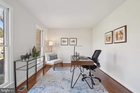 15301 Watergate Rd, Silver Spring, MD 20905 photo 4