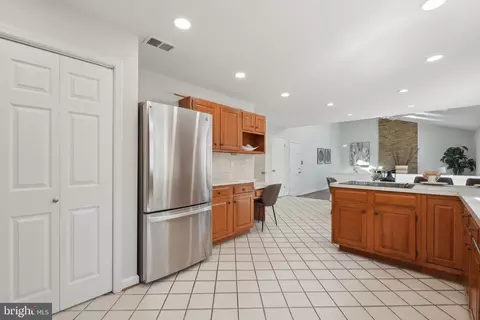 15301 Watergate Rd, Silver Spring, MD 20905 photo 9