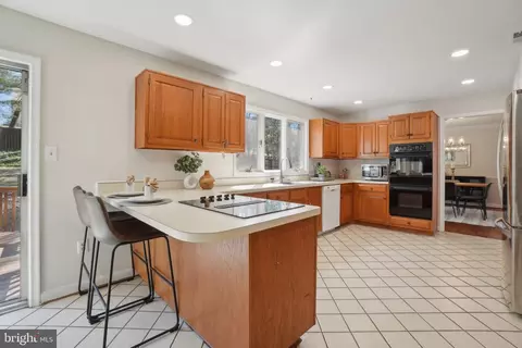 15301 Watergate Rd, Silver Spring, MD 20905 photo 10
