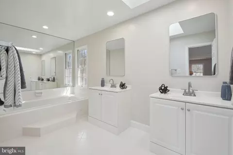 15301 Watergate Rd, Silver Spring, MD 20905 photo 19