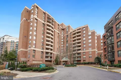 4808 Moorland Ln #211, Bethesda, MD 20814