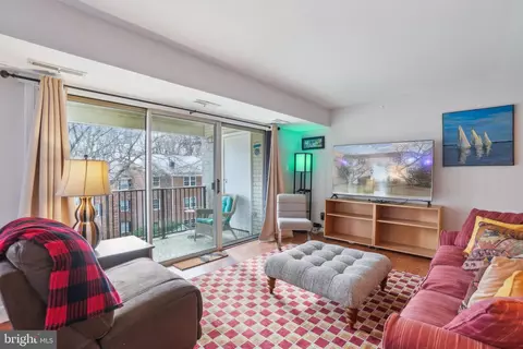 864 College Pkwy #201, Rockville, MD 20850