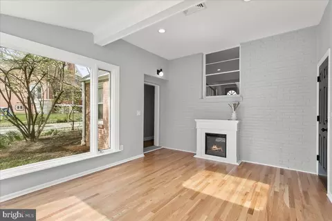 Living - 803 Malcolm Dr, Silver Spring, MD 20901 photo 6 of 7