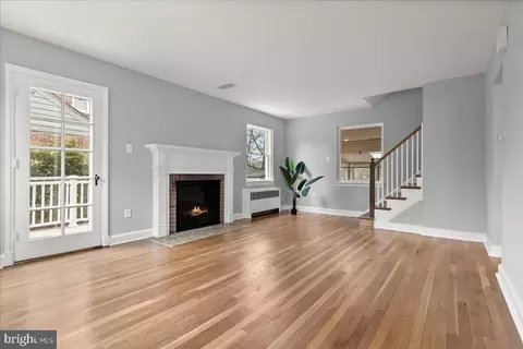 Living - 803 Malcolm Dr, Silver Spring, MD 20901 photo 1 of 7